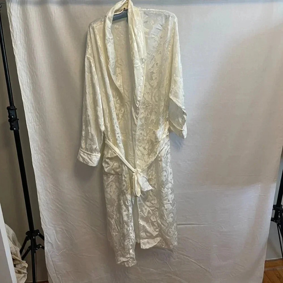 Victoria's Secret Gold Label Robe - size petite small. Great VINTAGE condition - Picture 14 of 16